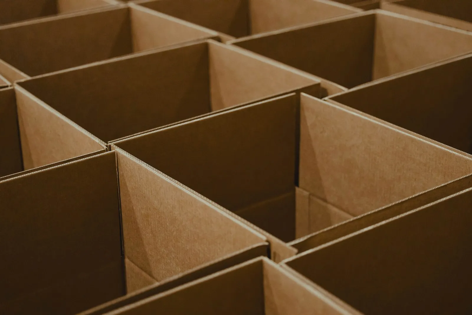Cajas de cartón corrugado recién fabricadas