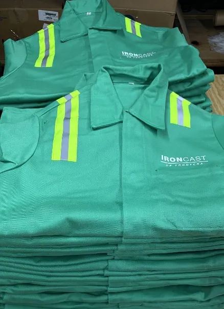 Chamarras verdes con cinta reflejante fabricadas en la planta de VVF